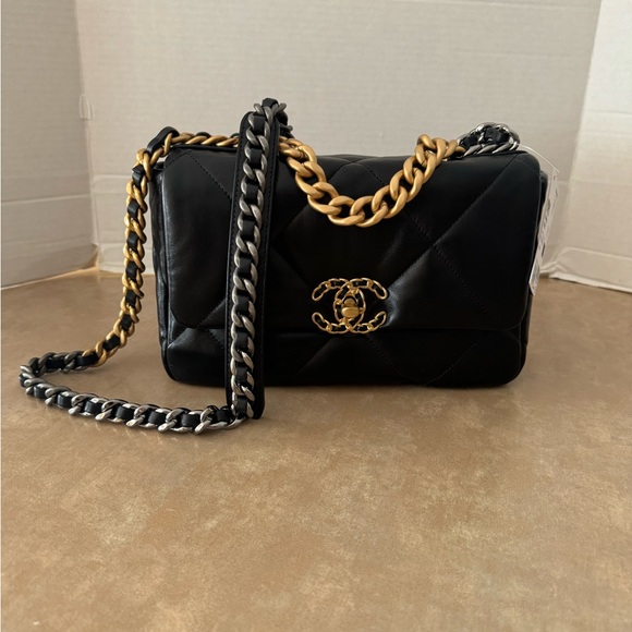 Chanel 19 Handbag - Brand New - Picture 1 of 15
